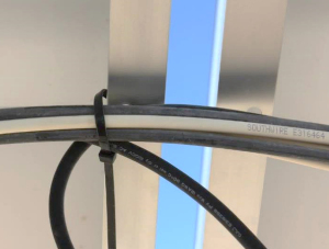 Nunca faça a amarração dos cabos em formato “tipo oval”.